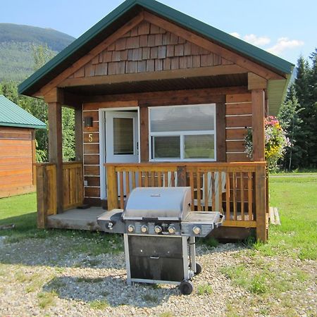 Beaver Creek Lodge And Cabins McBride Ruang foto