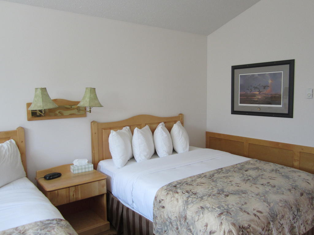 Beaver Creek Lodge And Cabins McBride Ruang foto