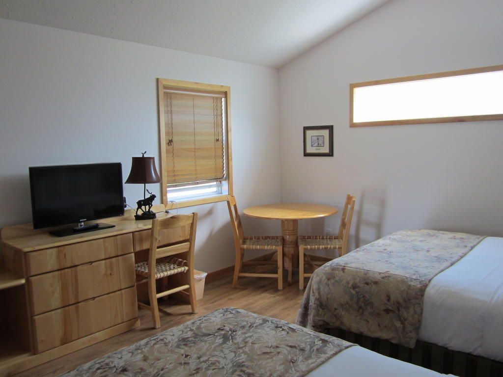 Beaver Creek Lodge And Cabins McBride Ruang foto