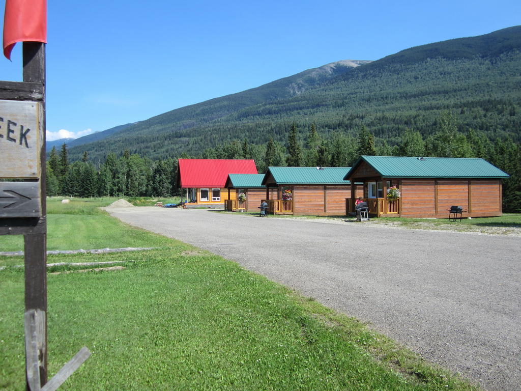 Beaver Creek Lodge And Cabins McBride Bagian luar foto